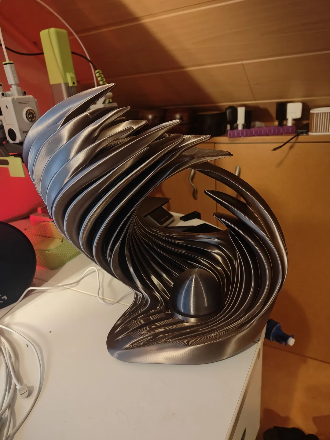 Echte donkere lamp met het licht uit